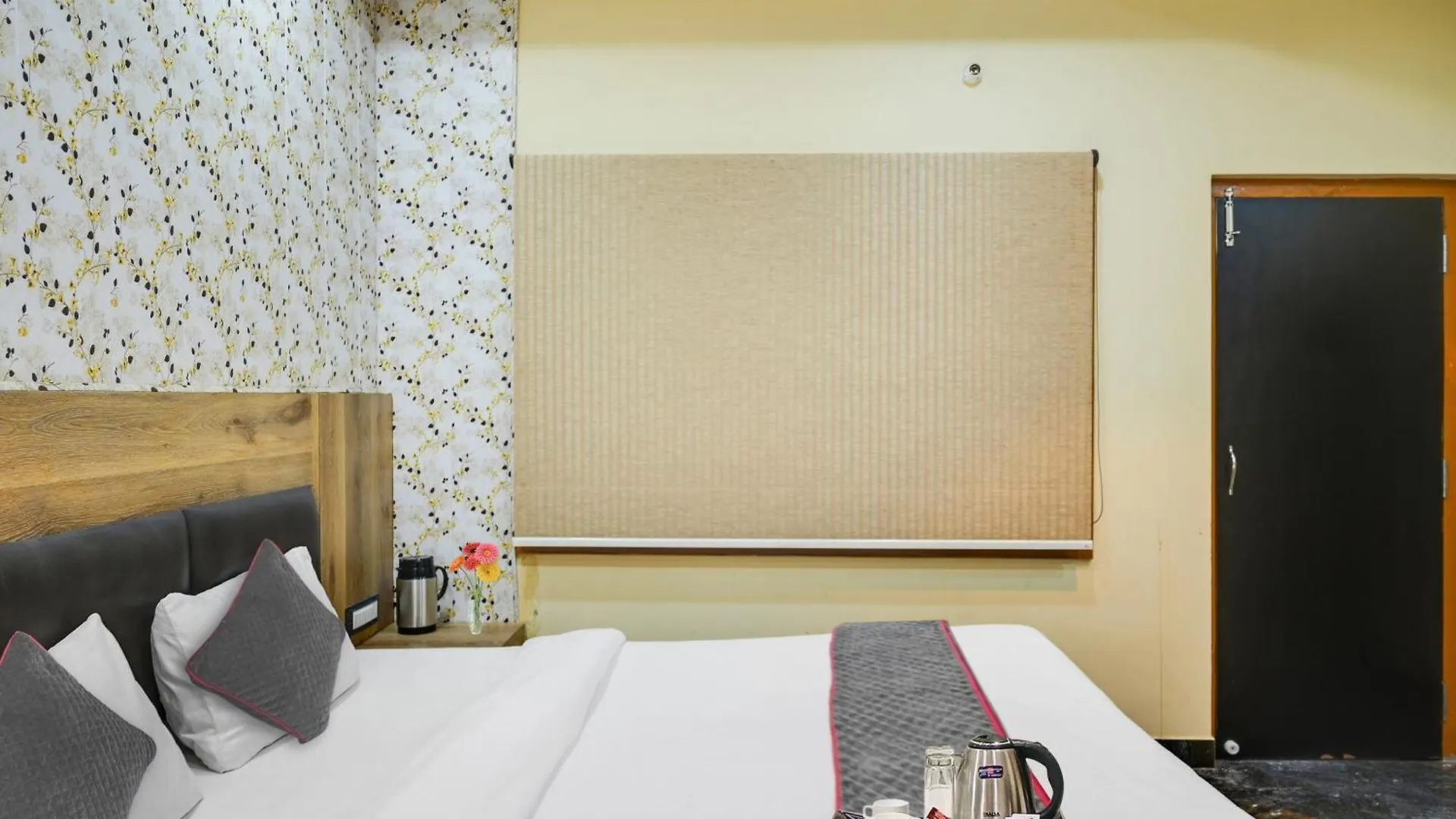 Townhouse Oak Hotel Ar Ganges Premium Varanasi